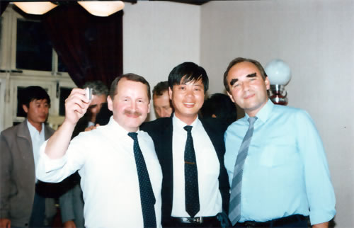 趙九祥與國(guó)外客商在一起 趙九祥與國(guó)外客商在一起